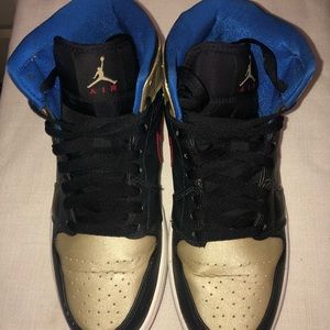 Nike Air Jordan 1 Metallic Gold and Black Sz. 9